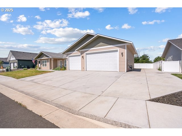 590 Southwest Cottonwood Drive Hermiston, OR 97838 - Photo 4 of 46