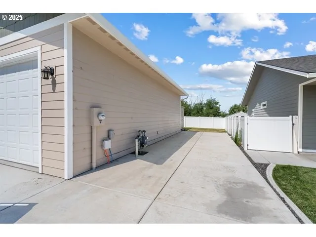 $478,900 | 590 Southwest Cottonwood Drive, Hermiston, OR 97838