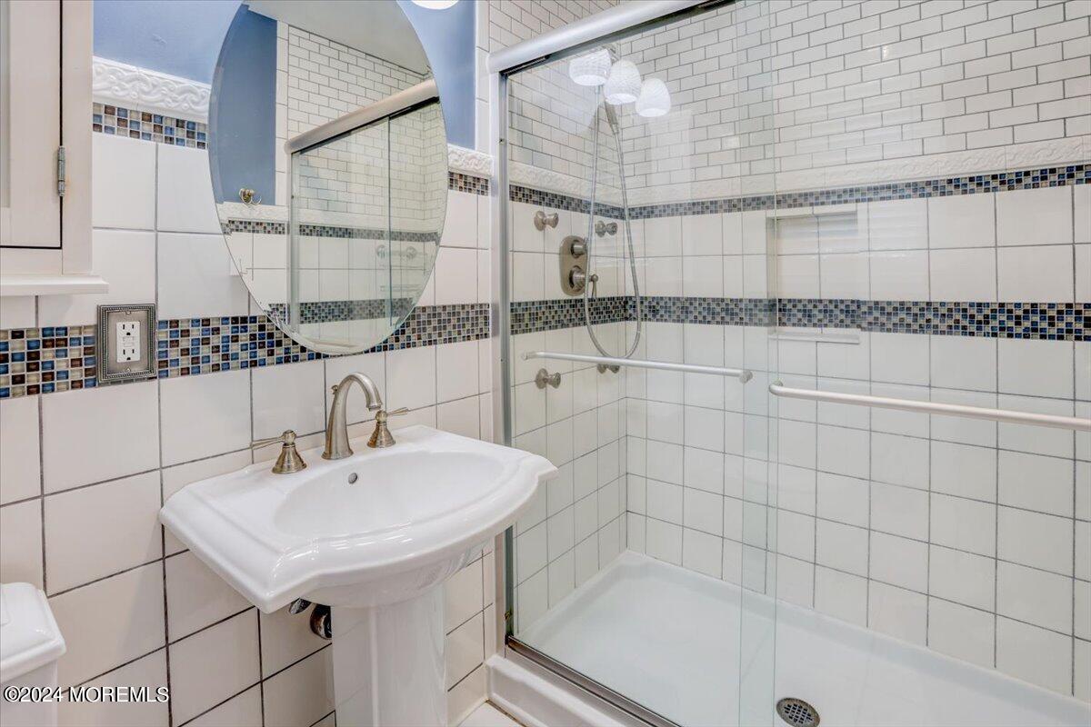 7 Fella Street Howell, NJ 07731 - Photo 22 of 39 22-Primary Bathroom