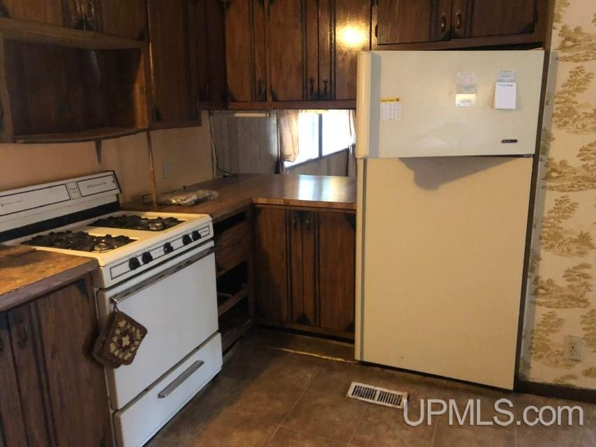 W5118 Co Road Vulcan, MI 49892 - Photo 4 of 16
