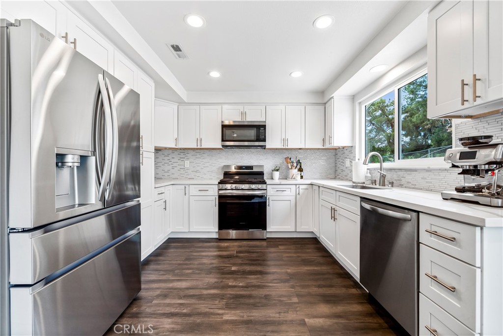 550 Termino Avenue Corona, CA 92879 - Photo 22 of 69