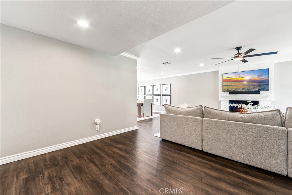 550 Termino Avenue Corona, CA 92879 - Photo 7 of 69