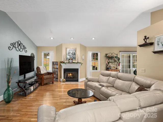 $550,000 | 201 Sean Way, Hendersonville, NC 28792