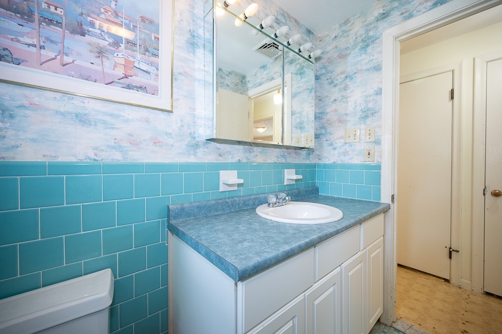27 Chevy Chase Road Worcester, MA 01606 - Photo 18 of 29