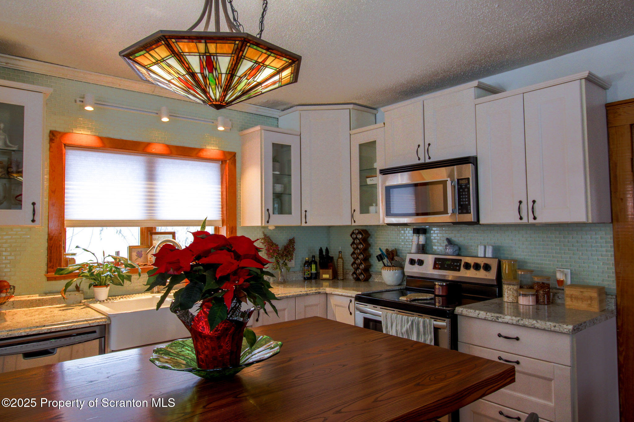 316 Bridge Street Blakely, PA 18452 - Photo 14 of 39 Love staggered cabinetry