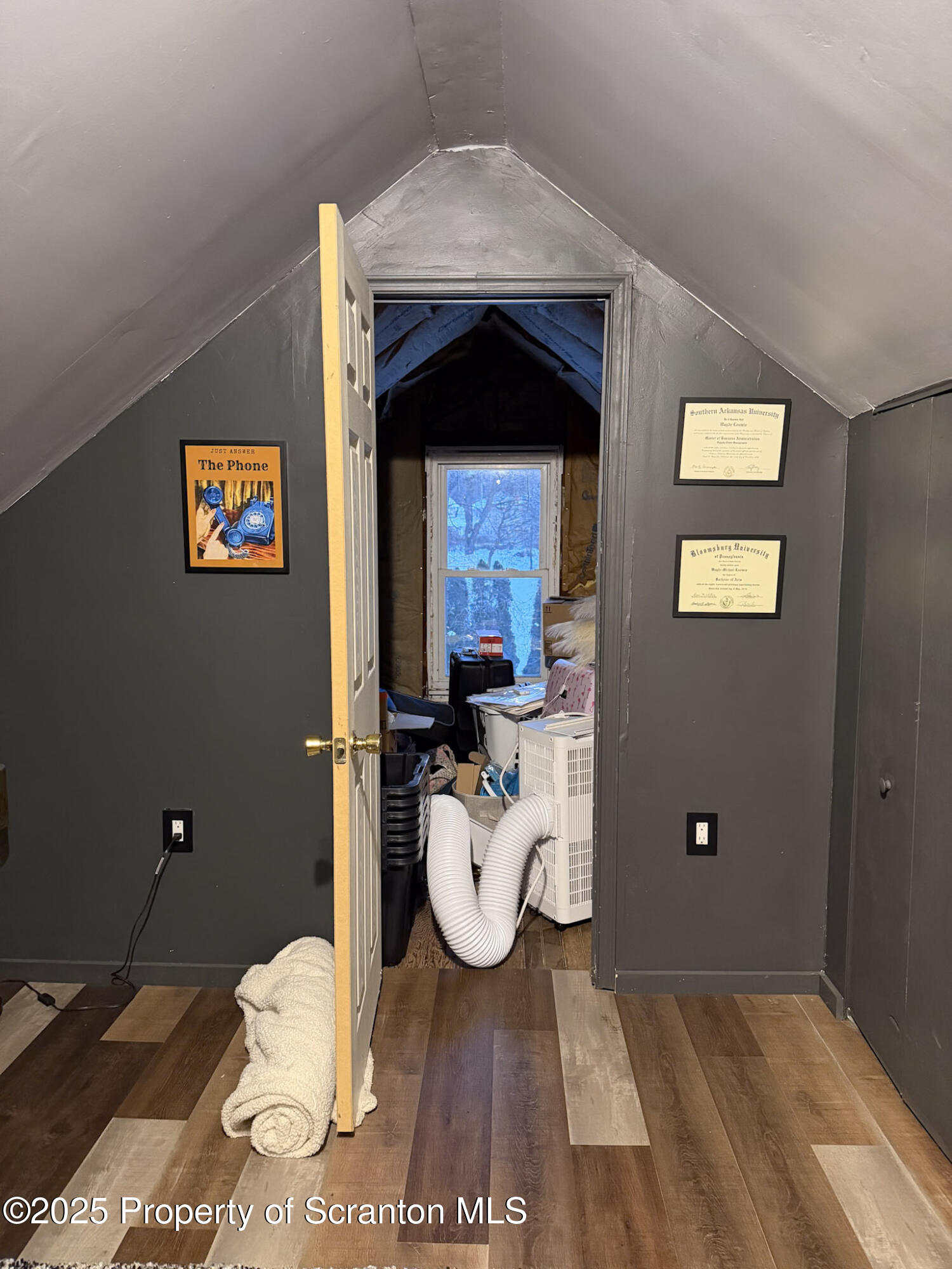 316 Bridge Street Blakely, PA 18452 - Photo 34 of 39 a view of living room