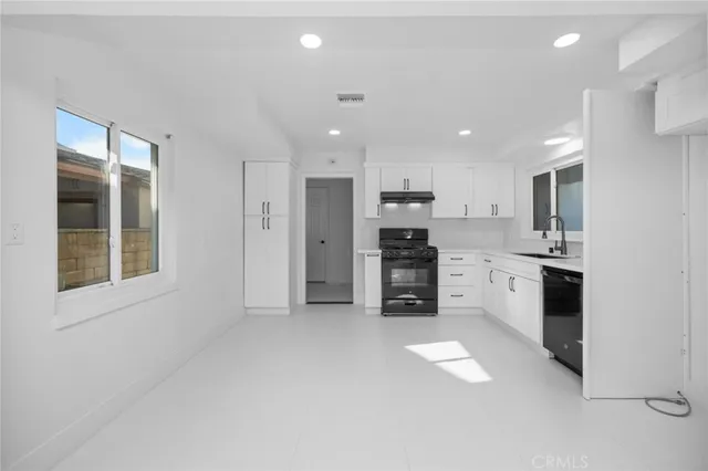 $999,999 | 230 South Camellia Street, Anaheim, CA 92804