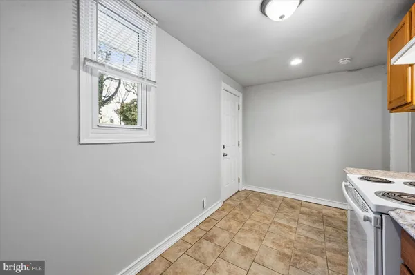 a view of utility room