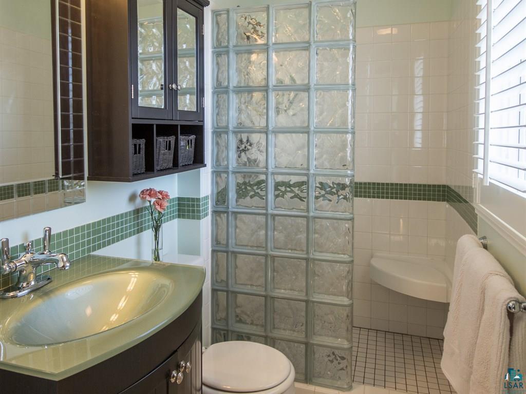 712 Ridgewood Road Duluth, MN 55804 - Photo 13 of 24 Master Bath