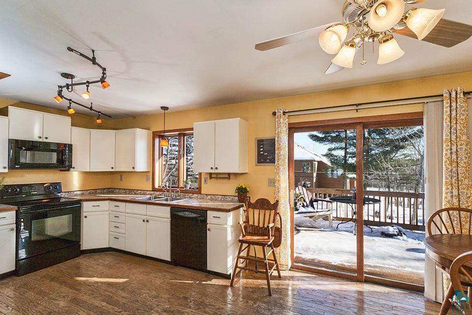 712 Ridgewood Road Duluth, MN 55804 - Photo 4 of 24 Updated Kitchen