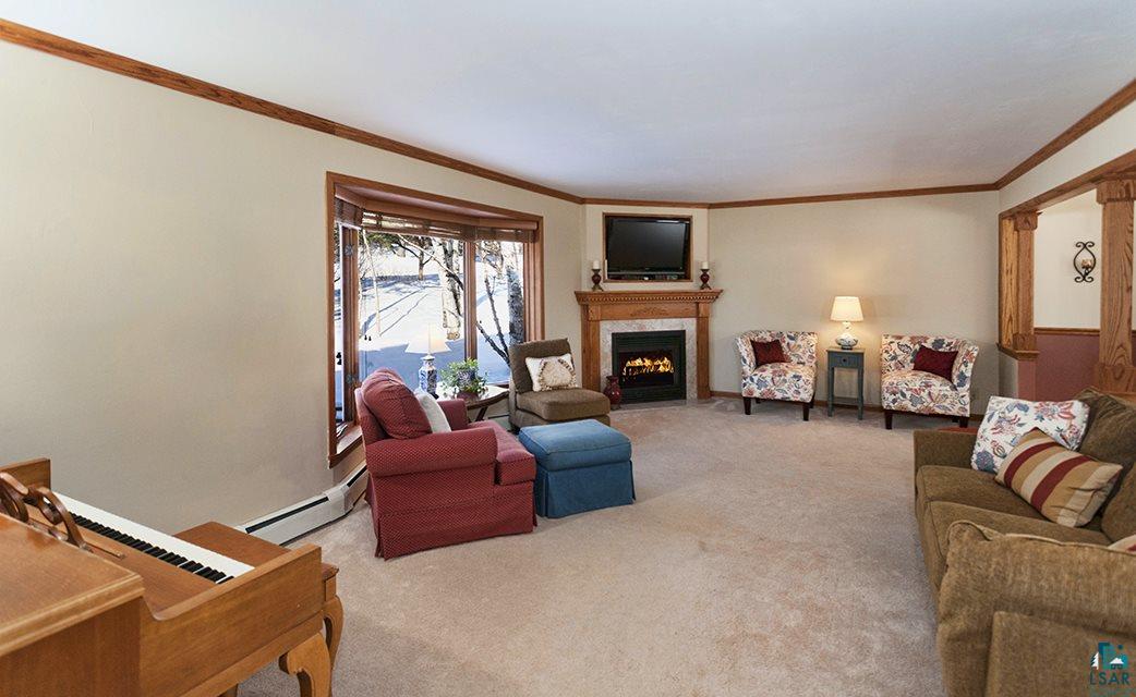 712 Ridgewood Road Duluth, MN 55804 - Photo 7 of 24 Living Room