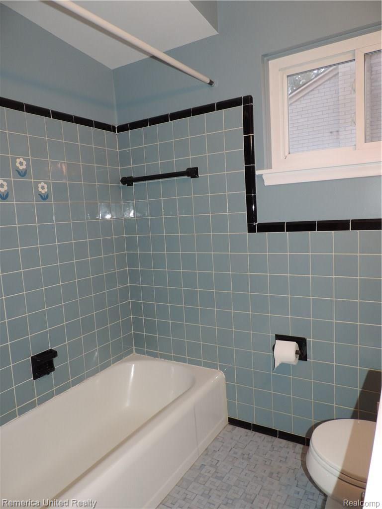 31809 Marblehead Road Farmington, MI 48336 - Photo 14 of 26 DSCN6569.JPG