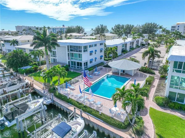 $8,000 | 2100 Gulf Shore Boulevard North, Unit 101, Naples, FL 34102