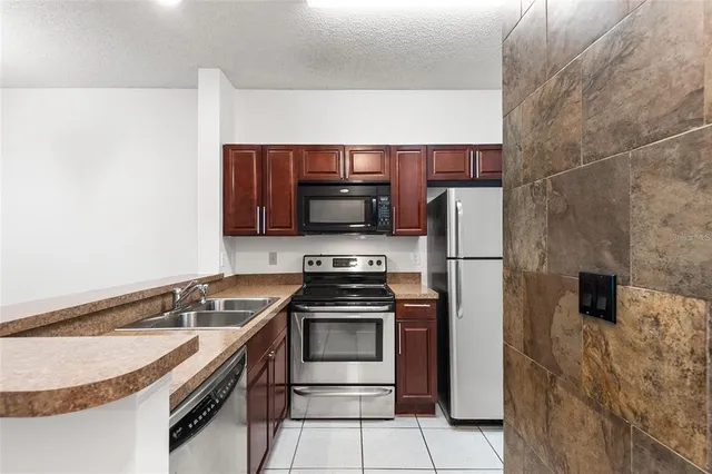 $1,575 | 10028 Strafford Oak Court, Unit 710, Tampa, FL 33624