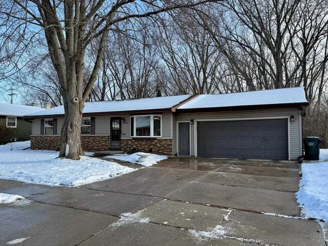 $299,900 | 1712 Thelen Avenue, Kaukauna, WI 54130