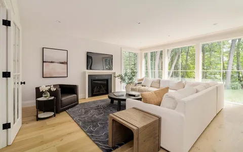 $3,895,000 | 10 Bird Hill Avenue, Wellesley, MA 02481