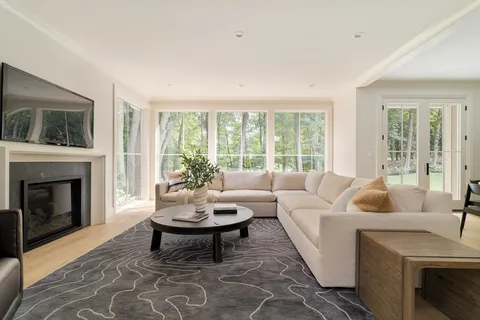 $3,895,000 | 10 Bird Hill Avenue, Wellesley, MA 02481