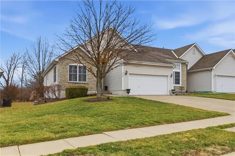 $390,000 | 9820 North Smalley Avenue, Kansas City, MO 64157