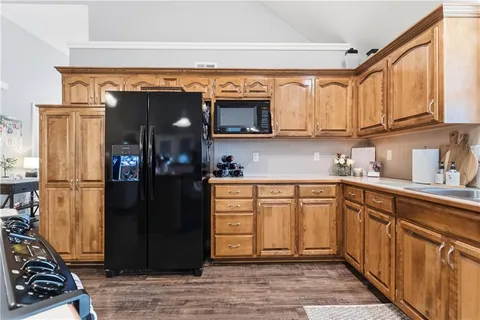 $390,000 | 9820 North Smalley Avenue, Kansas City, MO 64157