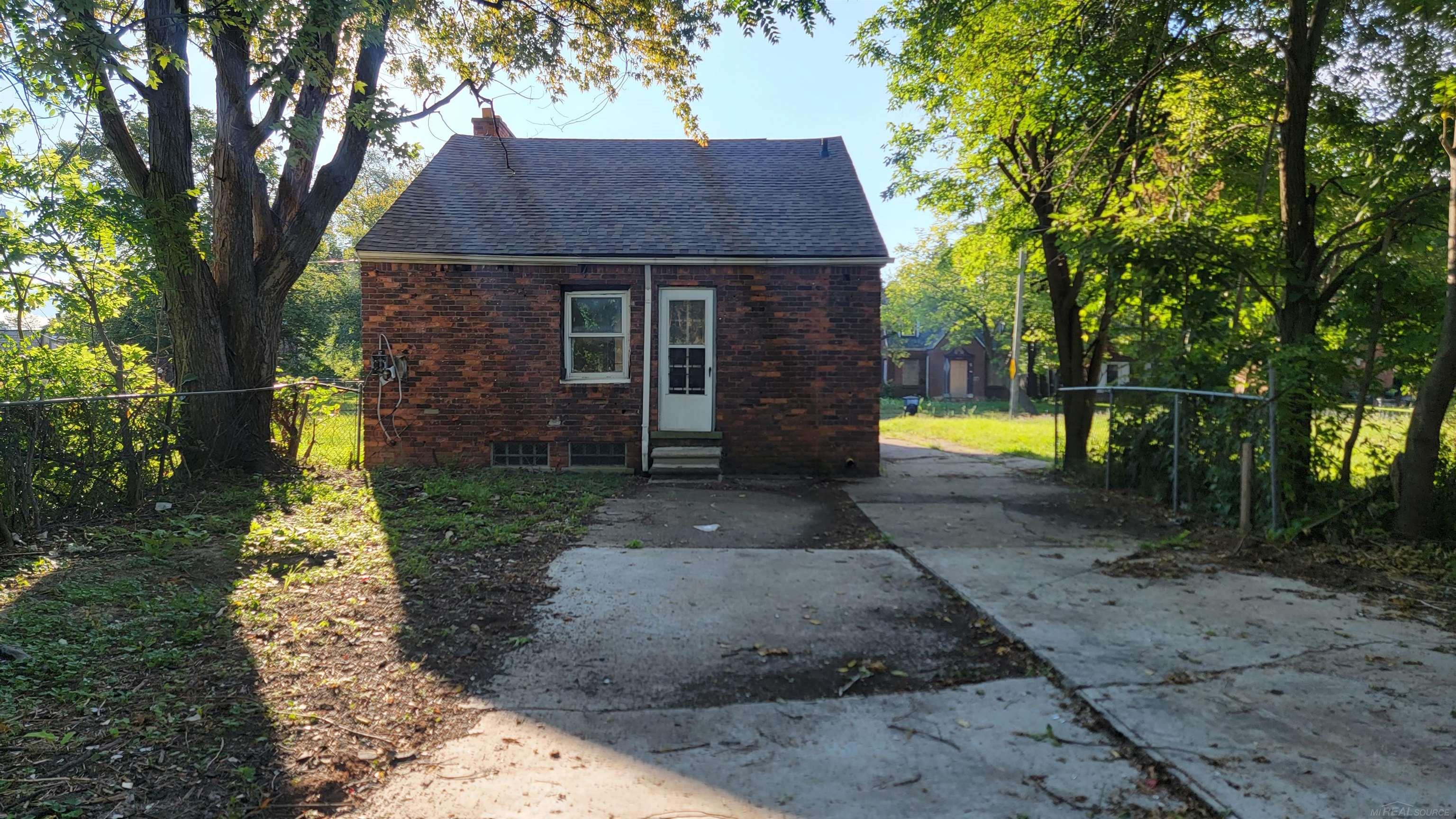 10065 Balfour Road Detroit, MI 48224 - Photo 19 of 20 50126616-20.JPG