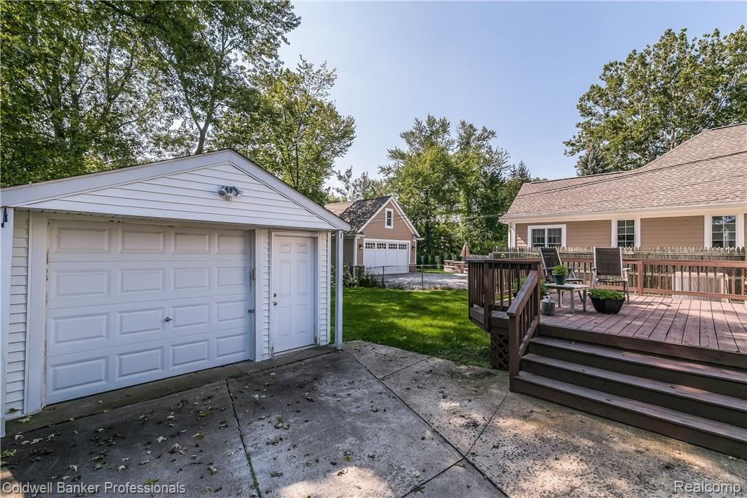2152 Manchester Road Birmingham, MI 48009 - Photo 26 of 32 026-4821781-large.jpg