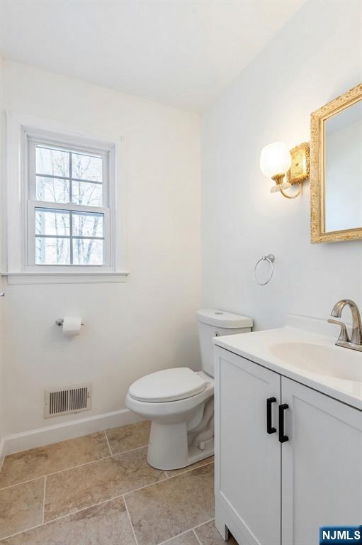 139 Berkeley Circle Bernards, NJ 07920 - Photo 18 of 36 a bathroom with a sink toilet and window