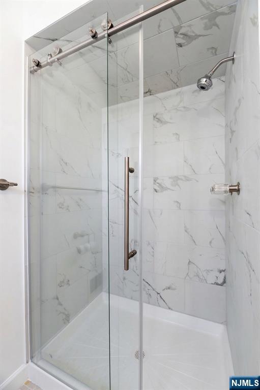 139 Berkeley Circle Bernards, NJ 07920 - Photo 20 of 36 a bathroom with a shower and a bath tub