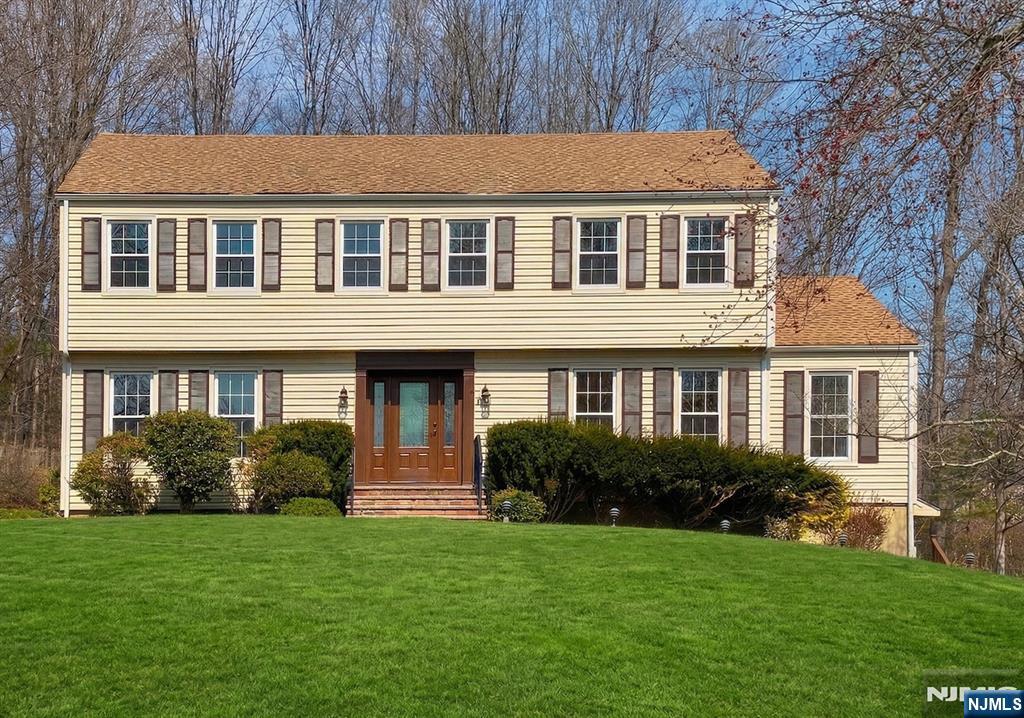 139 Berkeley Circle Bernards, NJ 07920 - Photo 36 of 36 a front view of a house with garden