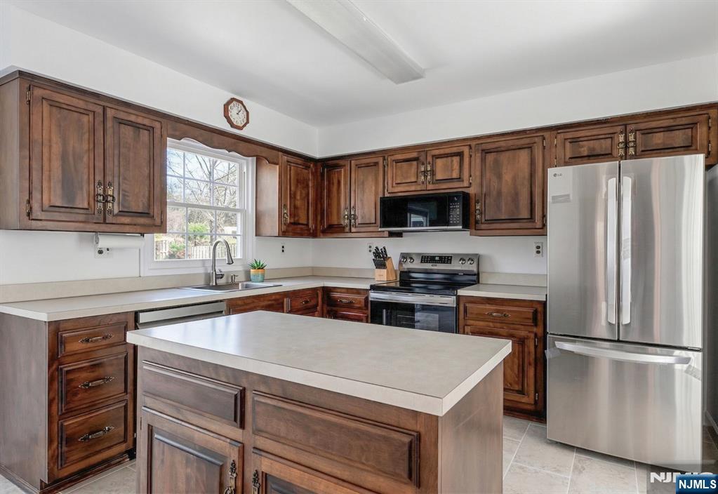 139 Berkeley Circle Bernards, NJ 07920 - Photo 7 of 36 a kitchen with a stove a sink and a refrigerator