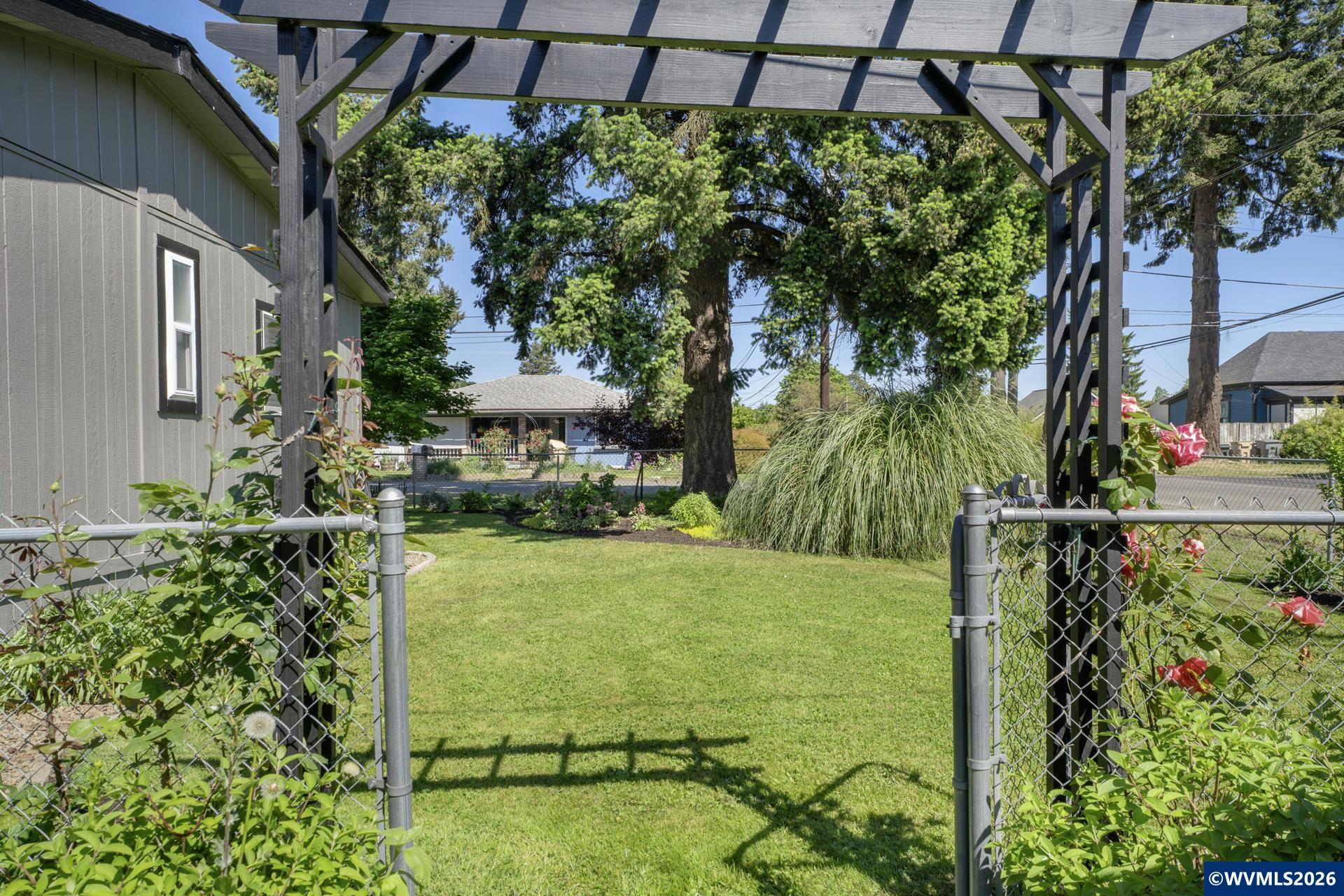 310 Chicago Street Northeast Albany, OR 97321 - Photo 34 of 48