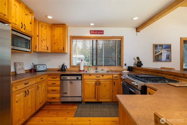 $899,900 | 37914 Theo Lane, Concrete, WA 98237