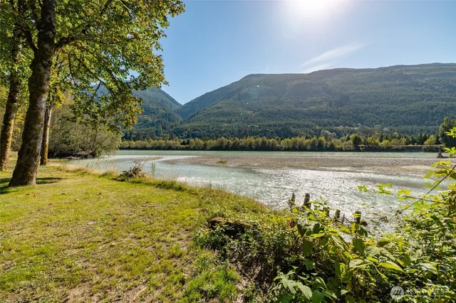 $899,900 | 37914 Theo Lane, Concrete, WA 98237