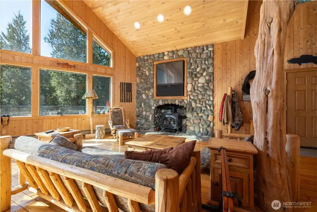 $899,900 | 37914 Theo Lane, Concrete, WA 98237