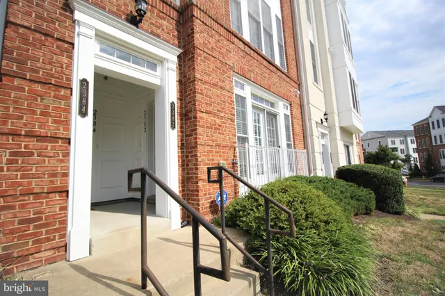 $2,728 | 2382 Brookmoor Lane, Woodbridge, VA 22191