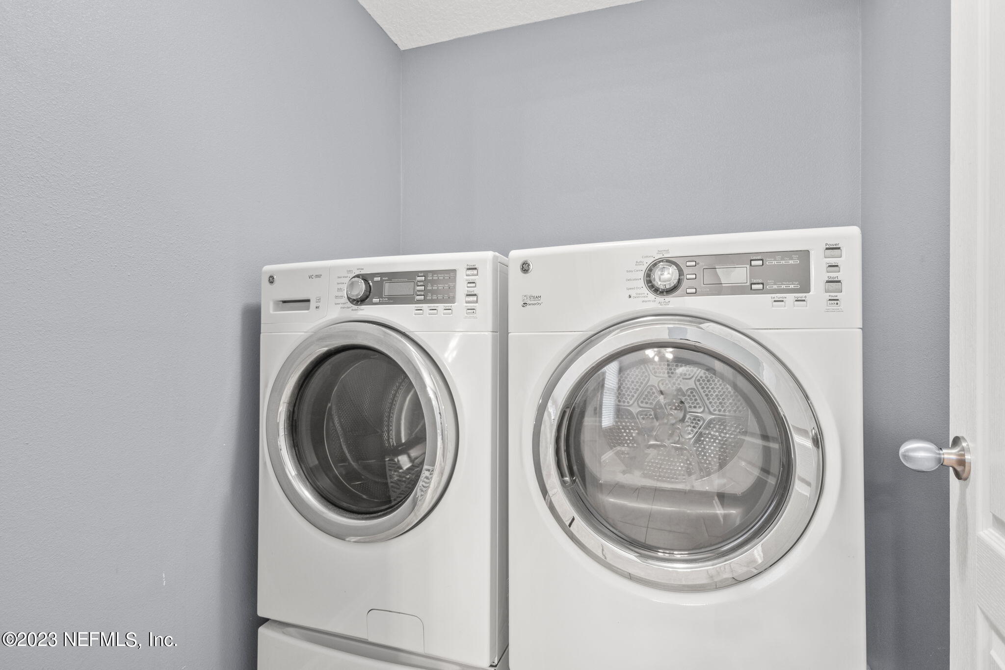 5910 Royalty Road Jacksonville, FL 32254 - Photo 14 of 31 Laundry Room