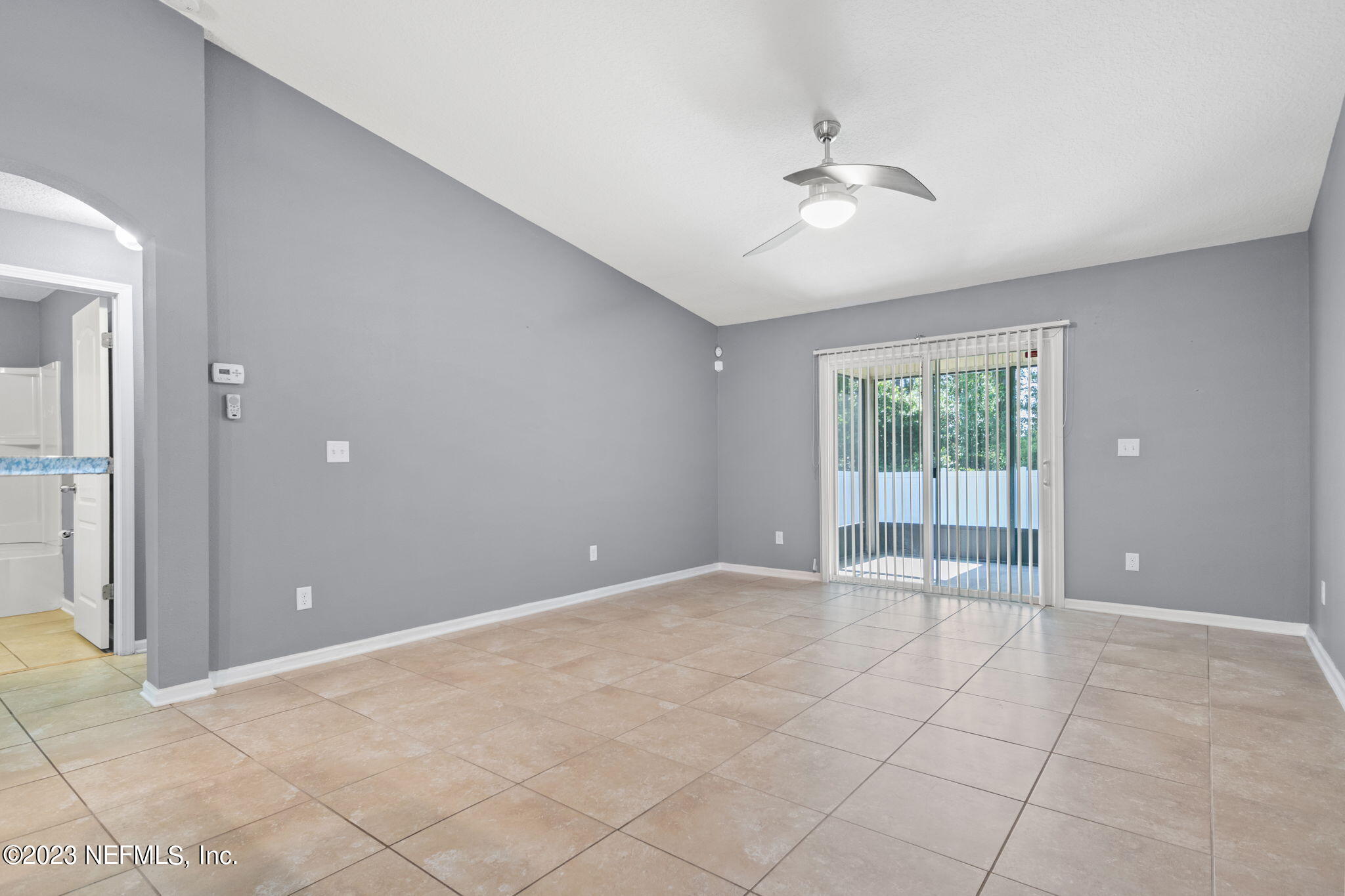 5910 Royalty Road Jacksonville, FL 32254 - Photo 15 of 31 Living Room