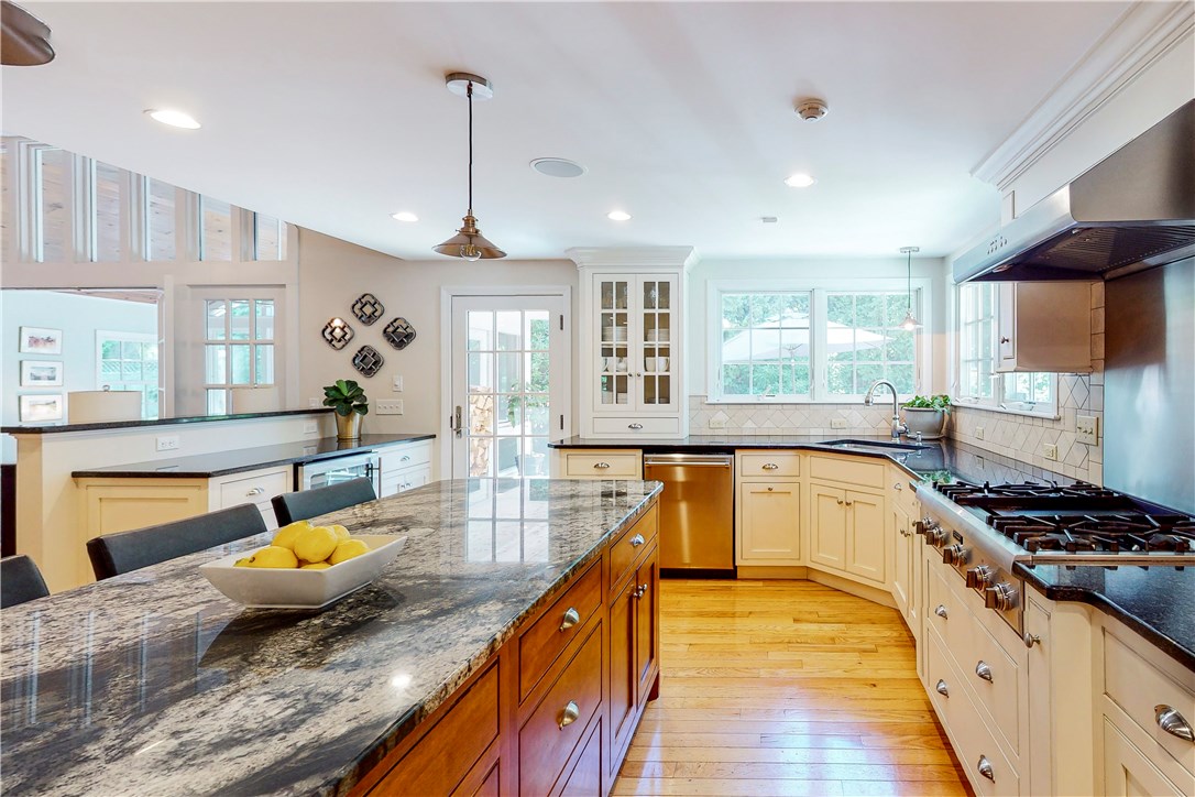 2 Overlook Road Barrington, RI 02806 - Photo 8 of 45