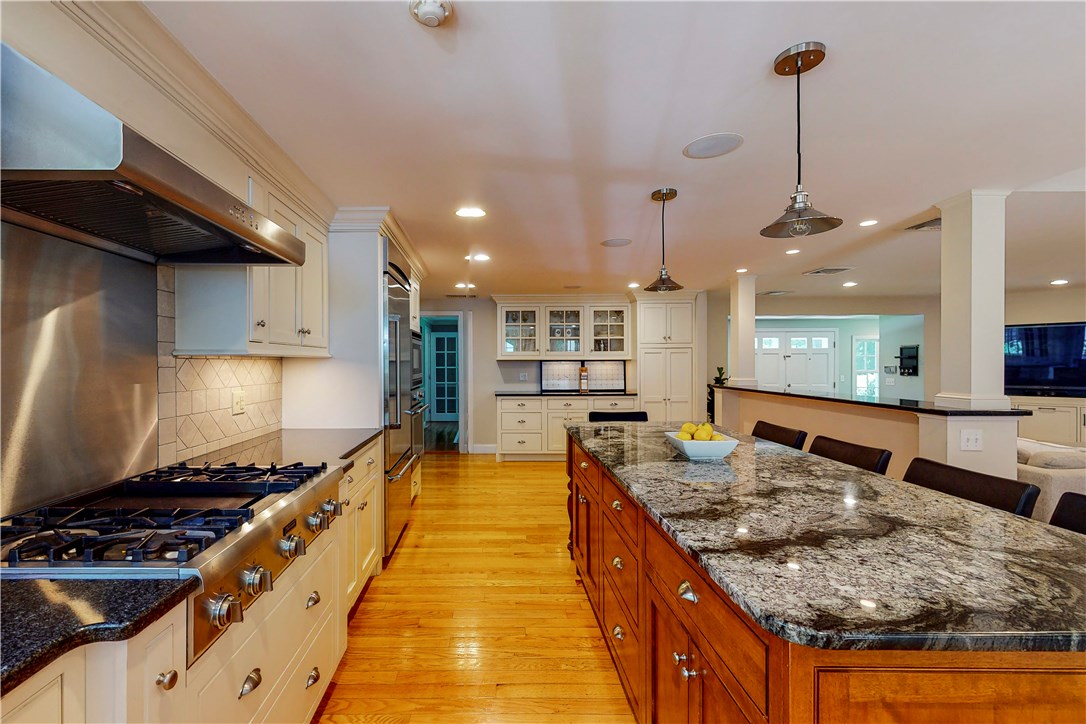 2 Overlook Road Barrington, RI 02806 - Photo 9 of 45