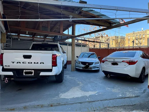 $1,299,999 | 2291 Loring Place North | University Heights