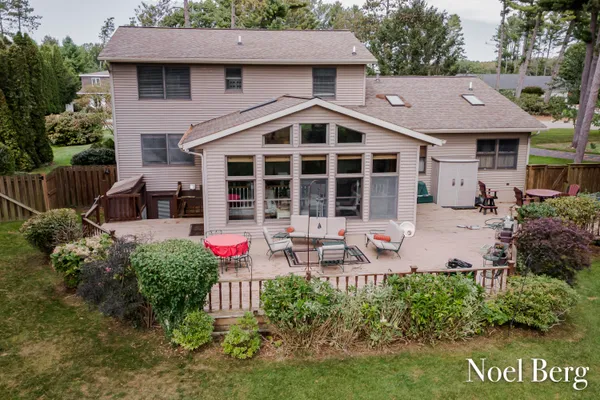 $749,900 | 17218 Timber Dunes Drive, Grand Haven, MI 49417