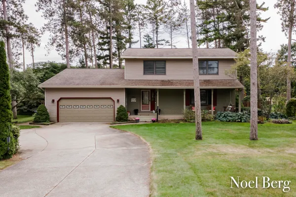 $724,900 | 17218 Timber Dunes Drive, Grand Haven, MI 49417