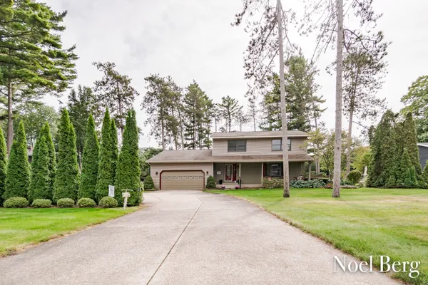 $724,900 | 17218 Timber Dunes Drive, Grand Haven, MI 49417