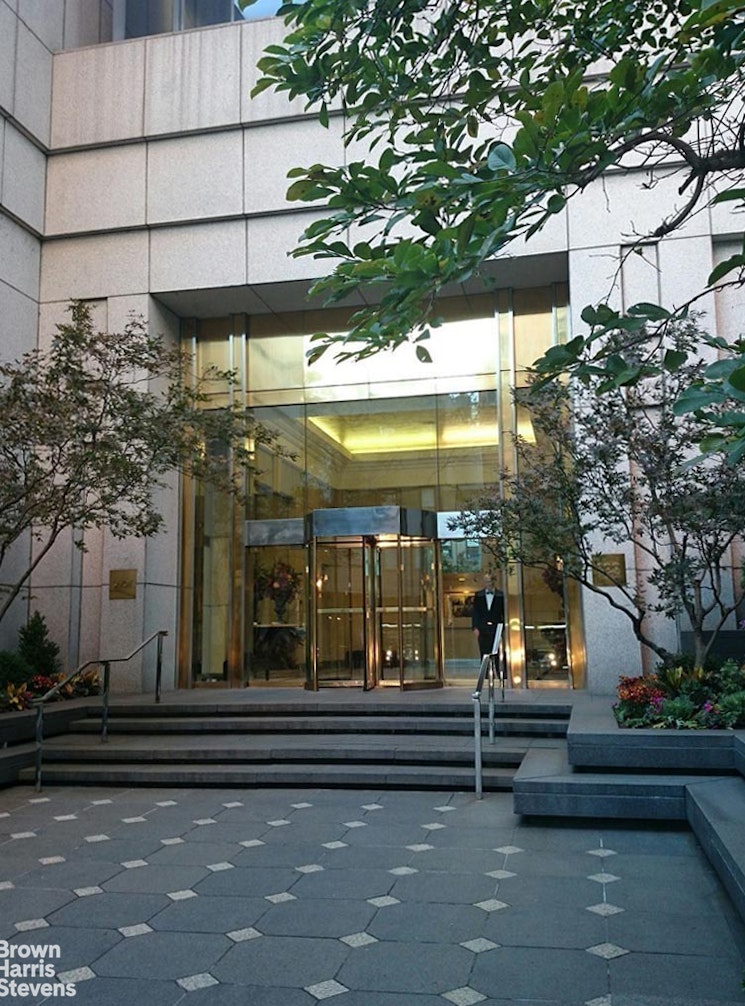 200 East 61st Street, Unit 10D Manhattan, NY 10065 - Photo 9 of 9