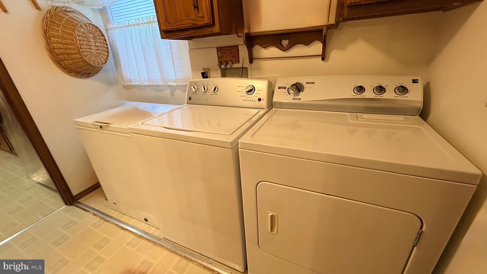 581 Miles Standish Lane Buena, NJ 08310 - Photo 4 of 34 a utility room with dryer and washer