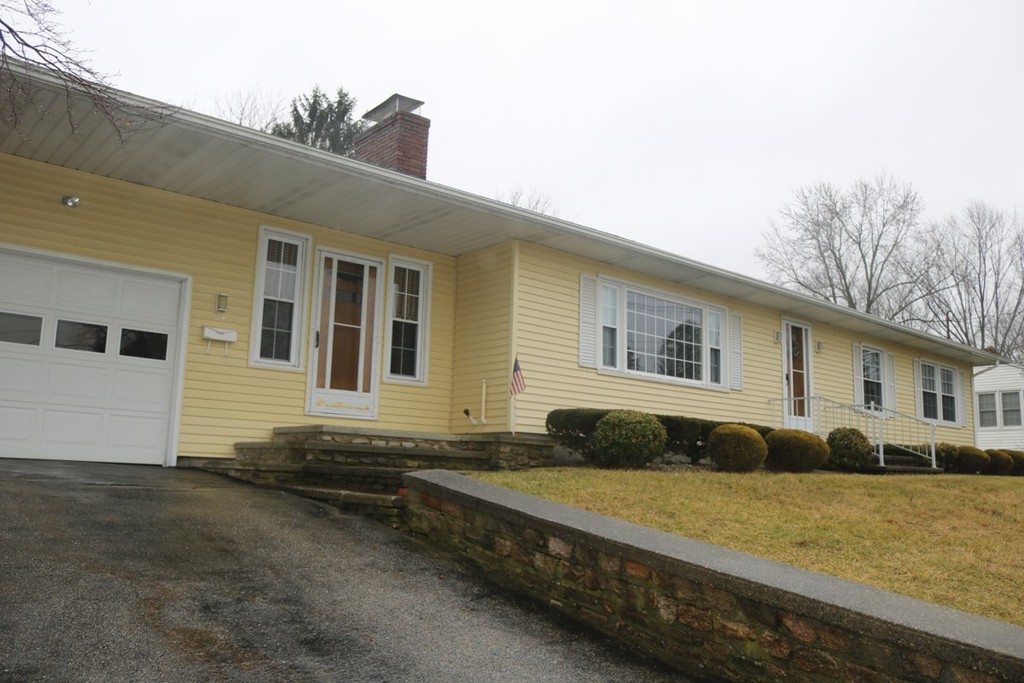 34 Arkwright Road Webster, MA 01570 - Photo 2 of 30 Gallery Image 2