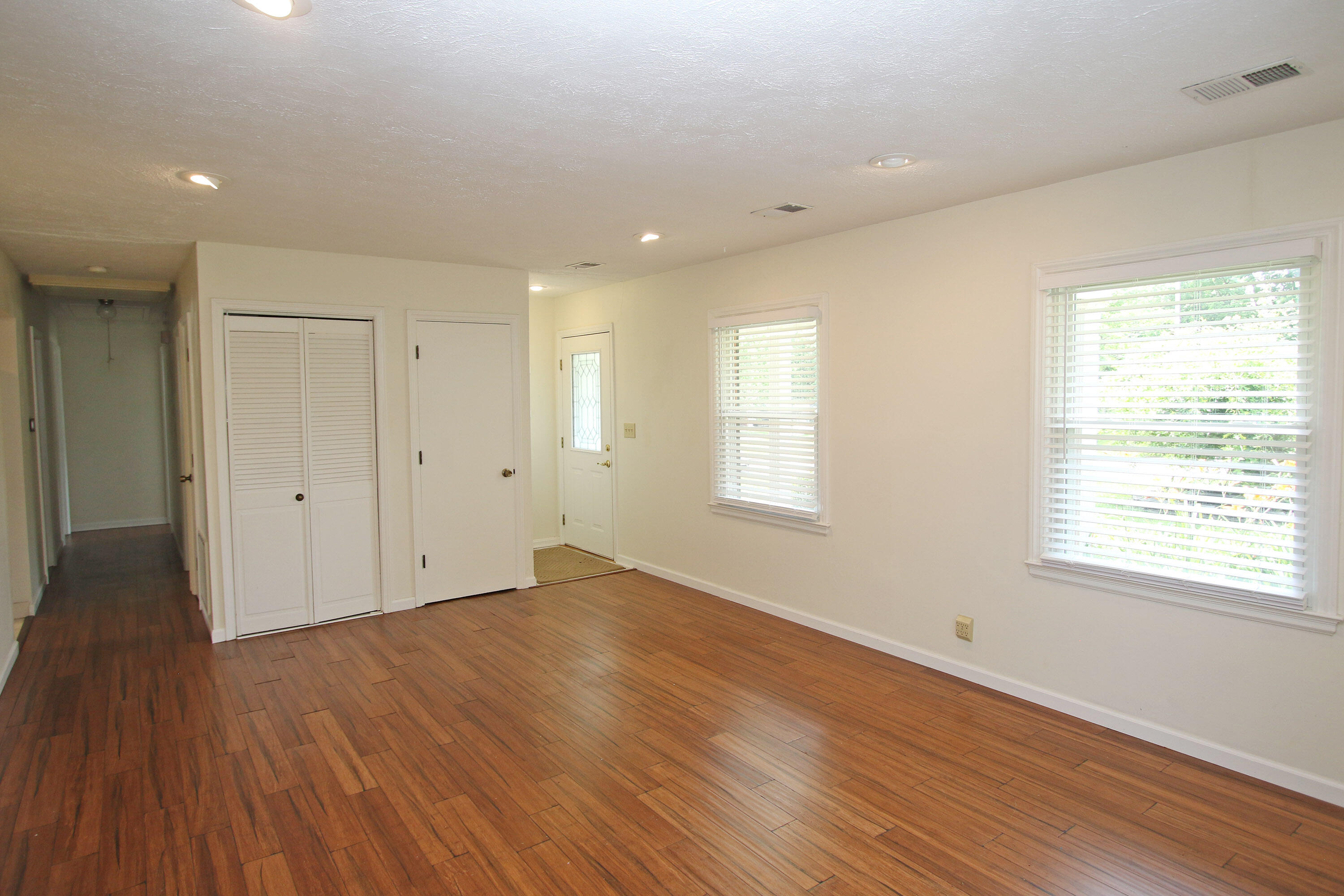 1035 Castleton Way Lexington, KY 40517 - Photo 6 of 44 6