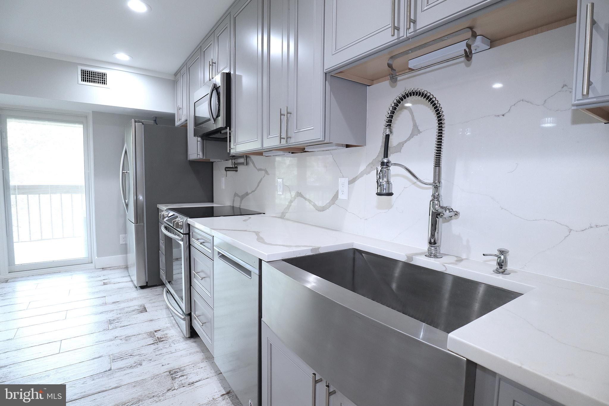 11641 Stoneview Square, Unit 21C Reston, VA 20191 - Photo 11 of 38 Gallery Image 11