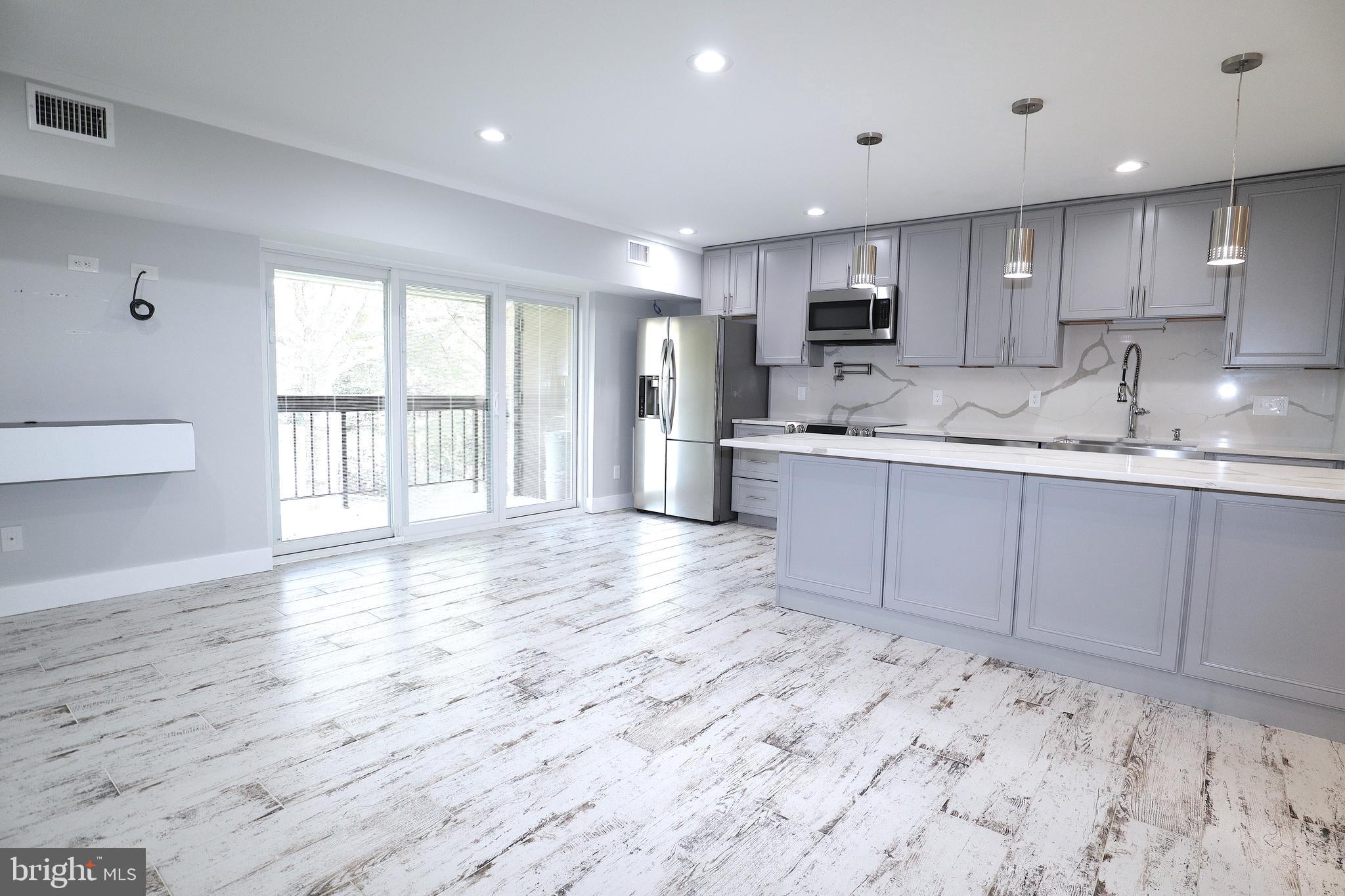 11641 Stoneview Square, Unit 21C Reston, VA 20191 - Photo 4 of 38 Gallery Image 4