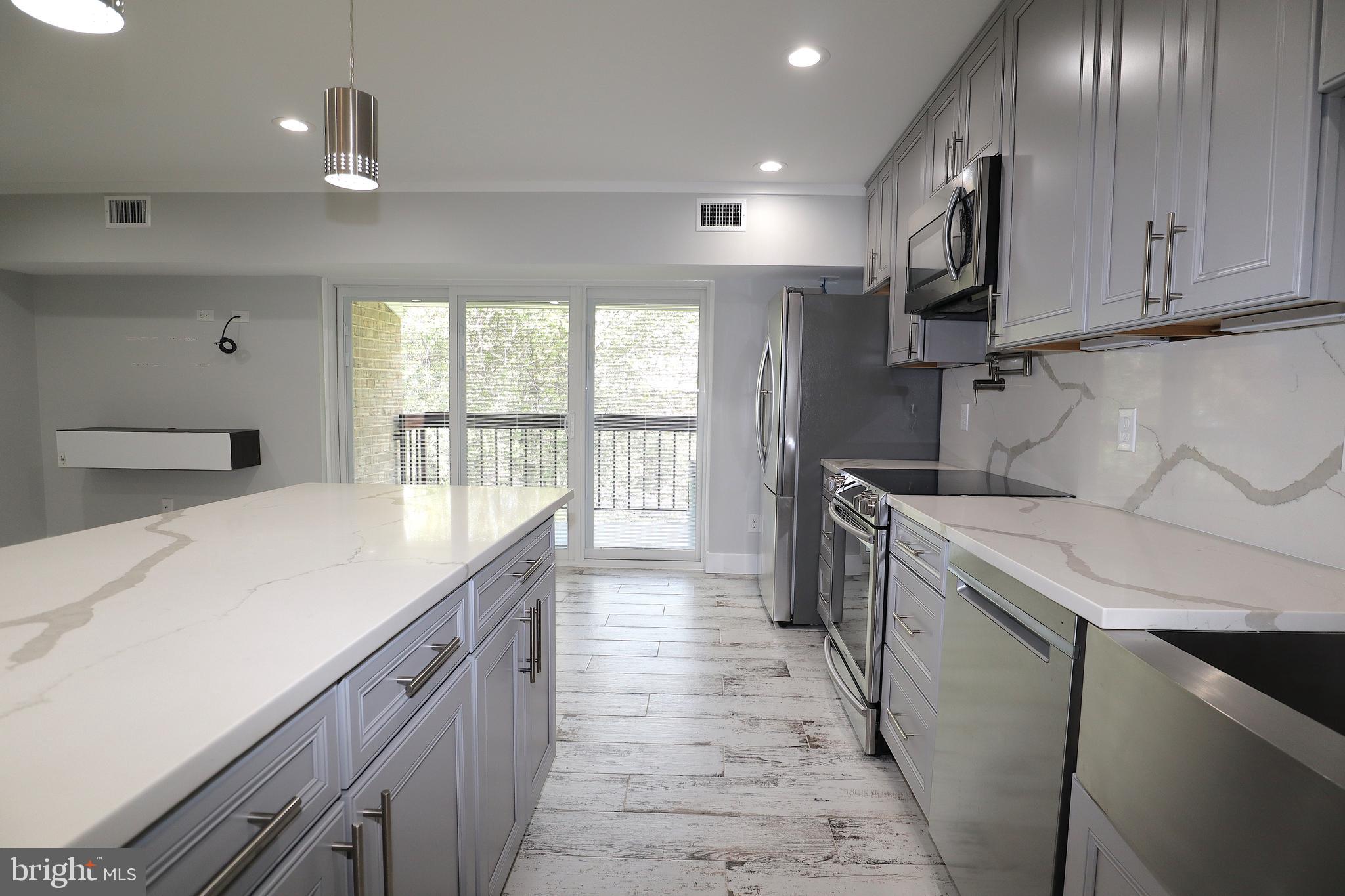 11641 Stoneview Square, Unit 21C Reston, VA 20191 - Photo 6 of 38 Gallery Image 6