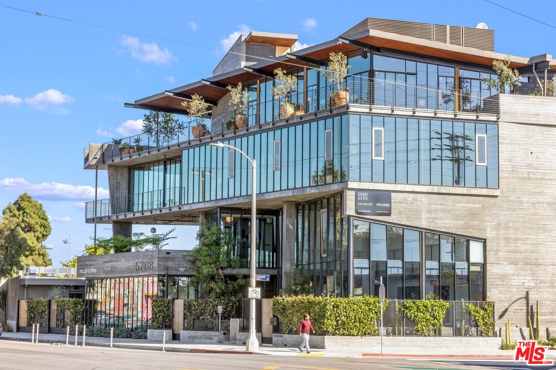 5338 Smiley Drive Los Angeles, CA 90016 - Photo 9 of 14